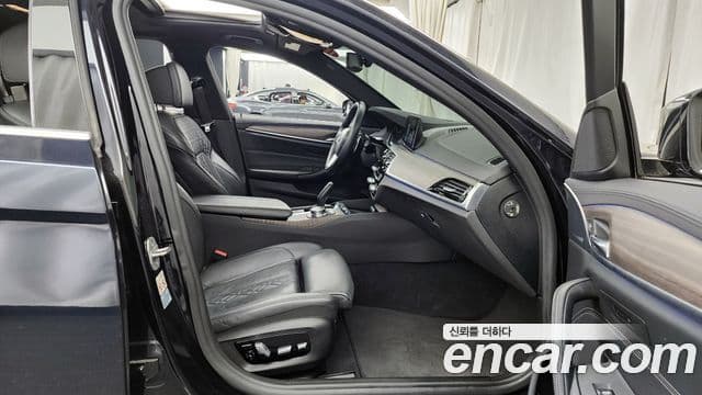 BMW 5 Series 2018 — ფოტო 11/20
