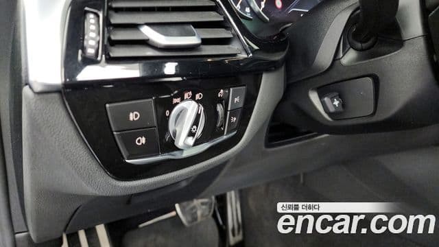 BMW 5 Series 2018 — ფოტო 16/20