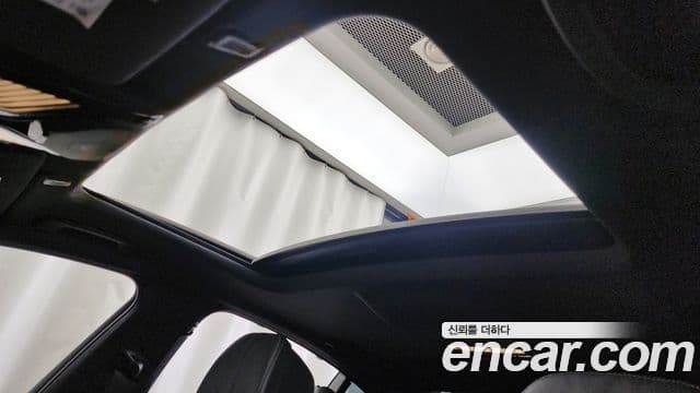 BMW 5 Series 2018 — ფოტო 18/20
