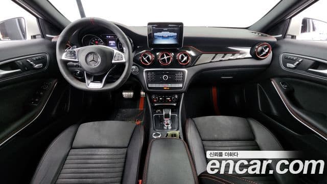 Mercedes-Benz GLA-Class 2019 — Фото 10/20