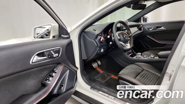 Mercedes-Benz GLA-Class 2019 — Фото 8/20