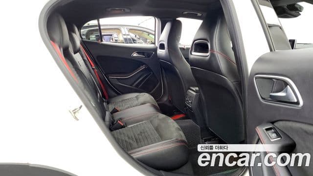 Mercedes-Benz GLA-Class 2019 — Фото 12/20