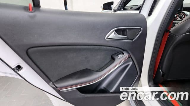 Mercedes-Benz GLA-Class 2019 — Photo 16/29