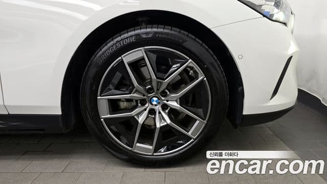 BMW 5 Series 2024 — Photo 33/33