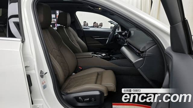 BMW 5 Series 2024 — Photo 27/33