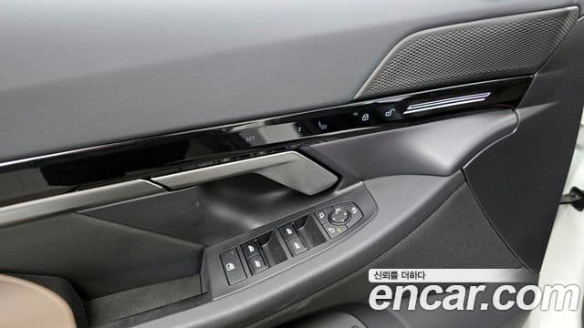 BMW 5 Series 2024 — Photo 28/33