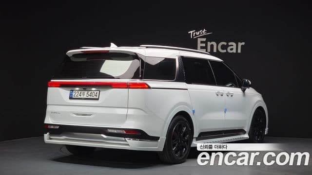 Kia Carnival 2023 — ფოტო 2/20