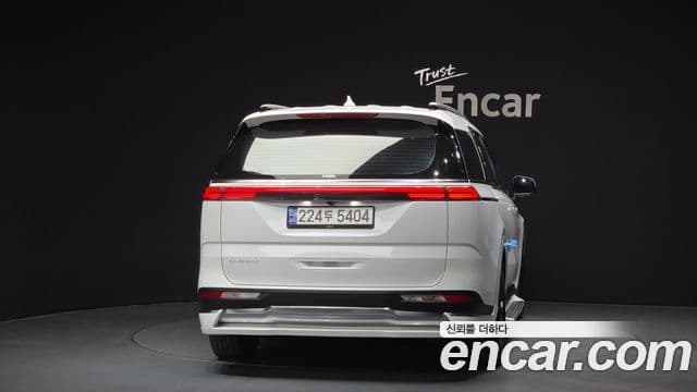Kia Carnival 2023 — ფოტო 4/20