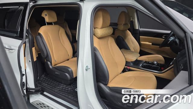 Kia Carnival 2023 — ფოტო 12/20