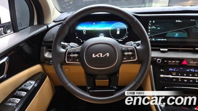 Kia Carnival 2023 — ფოტო 13/20