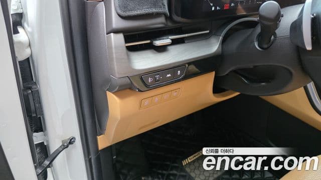 Kia Carnival 2023 — ფოტო 15/20