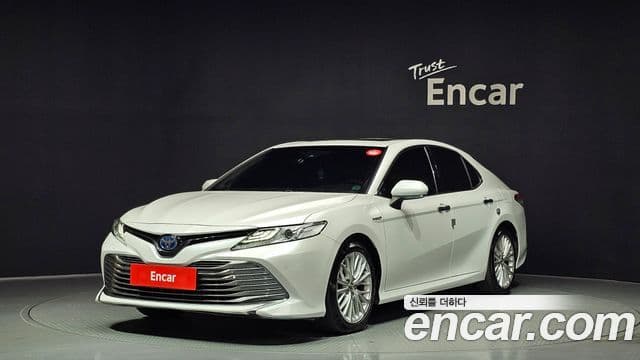 Toyota Camry 2019 — ფოტო 4/28