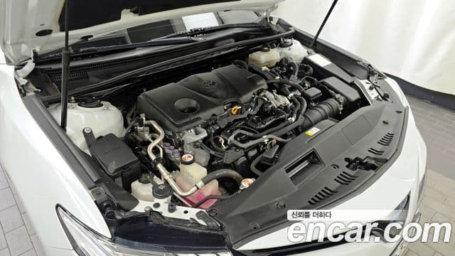 Toyota Camry 2019 — ფოტო 5/28