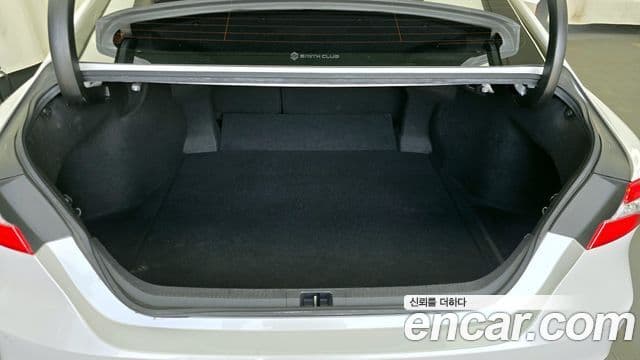 Toyota Camry 2019 — ფოტო 6/28