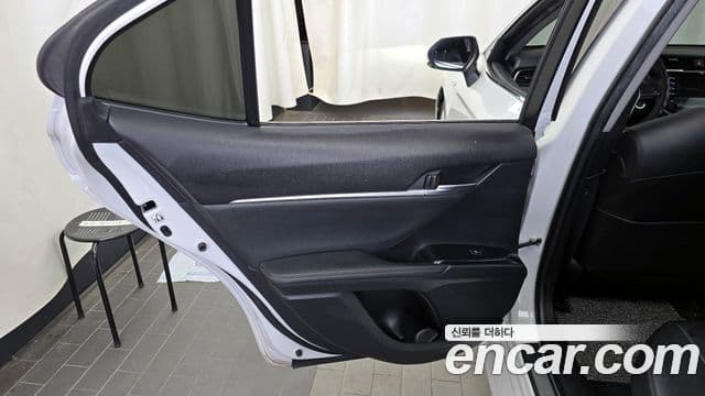 Toyota Camry 2019 — ფოტო 11/28
