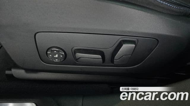 BMW 1 Series 2025 — Photo 8/36