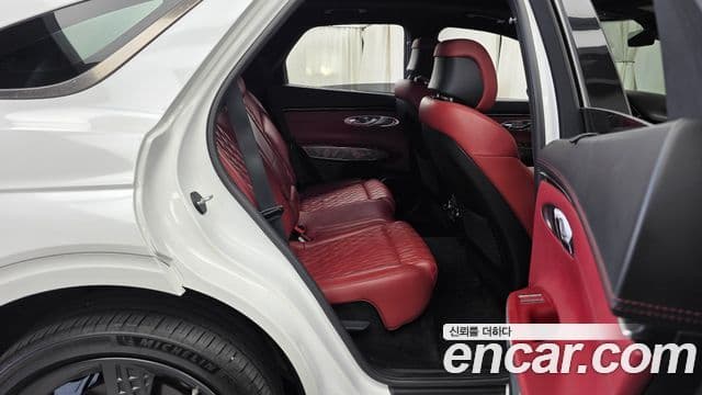 Genesis GV70 2021 — ფოტო 12/20