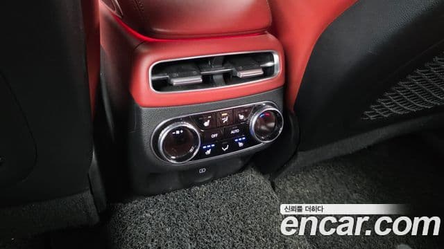Genesis GV70 2021 — ფოტო 19/20