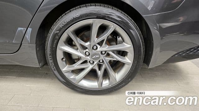 Genesis G70 2020 — Photo 15/32