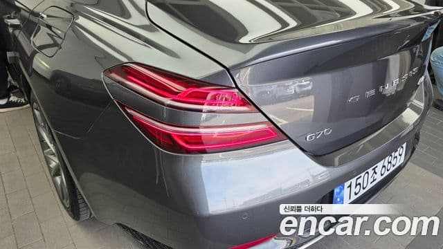 Genesis G70 2020 — Photo 14/32