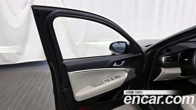 Genesis G70 2020 — Photo 18/32