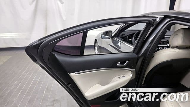Genesis G70 2020 — Photo 30/32