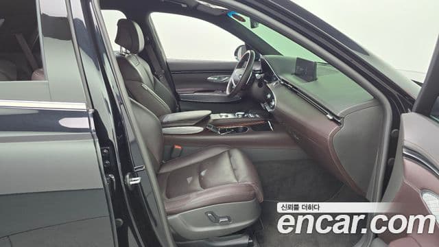 Genesis GV70 2021 — ფოტო 32/35