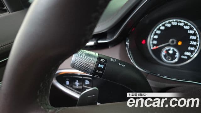 Genesis GV70 2021 — ფოტო 27/35