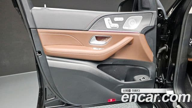 Mercedes-Benz GLE-Class 2024 — Photo 31/34
