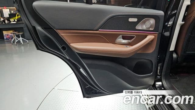 Mercedes-Benz GLE-Class 2024 — Photo 32/34