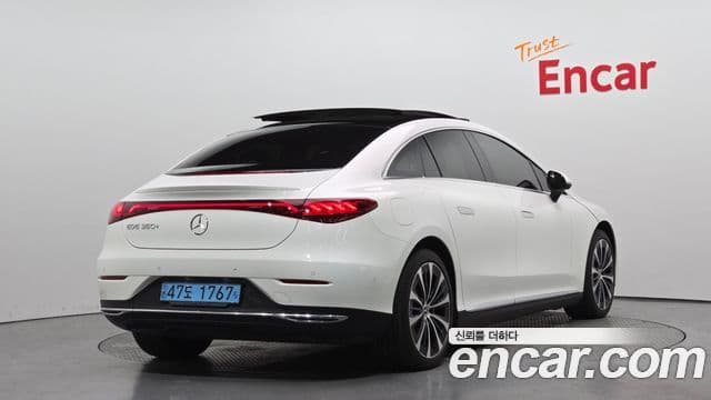Mercedes-Benz EQE 2023 — ფოტო 18/32