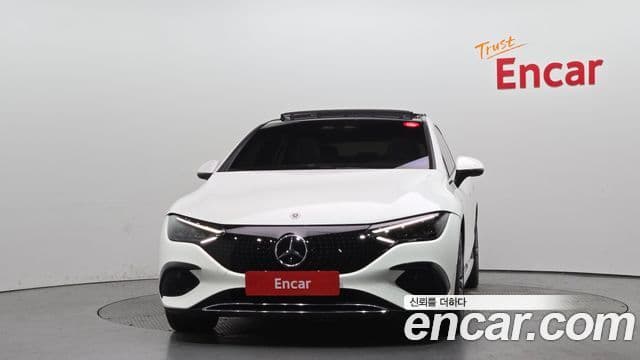 Mercedes-Benz EQE 2023 — ფოტო 8/32