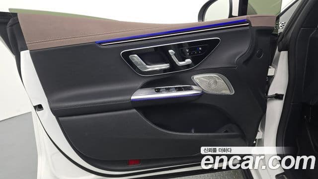 Mercedes-Benz EQE 2023 — ფოტო 26/32
