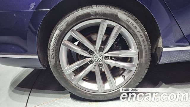 Volkswagen Passat GT 2018 — Şəkil 5/20