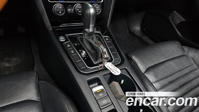 Volkswagen Passat GT 2018 — Şəkil 9/20