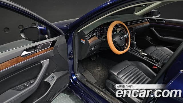 Volkswagen Passat GT 2018 — Şəkil 10/20