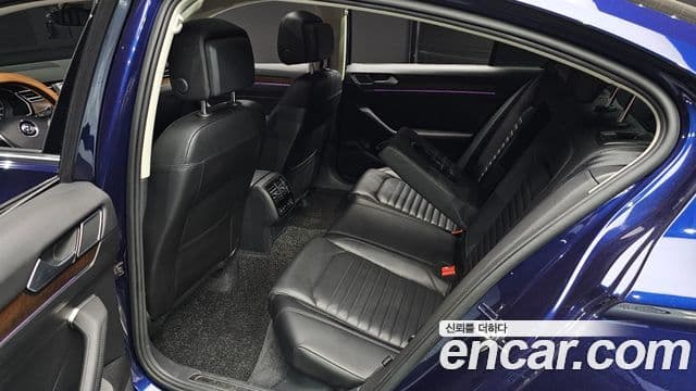 Volkswagen Passat GT 2018 — Şəkil 12/20