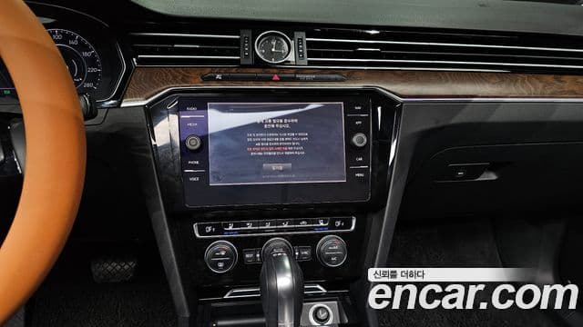 Volkswagen Passat GT 2018 — Şəkil 14/20