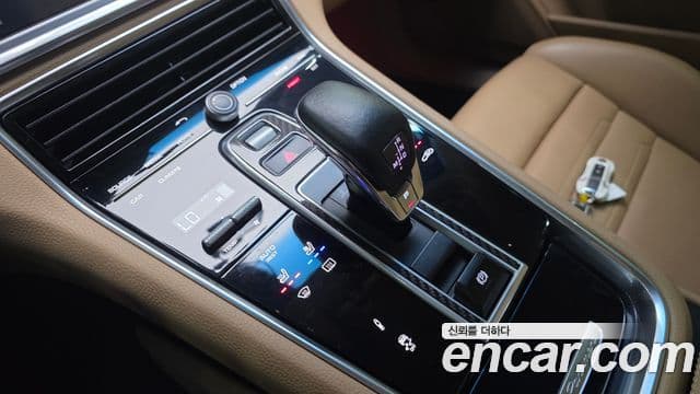 Porsche Panamera 2018 — Şəkil 8/20