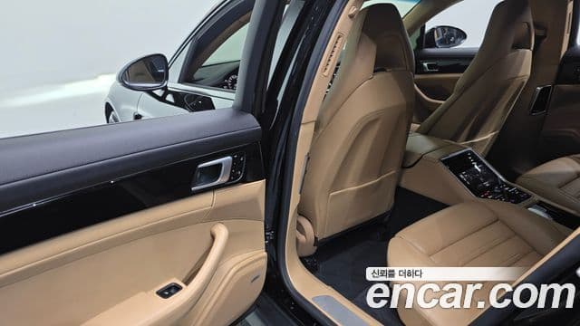 Porsche Panamera 2018 — Photo 22/33