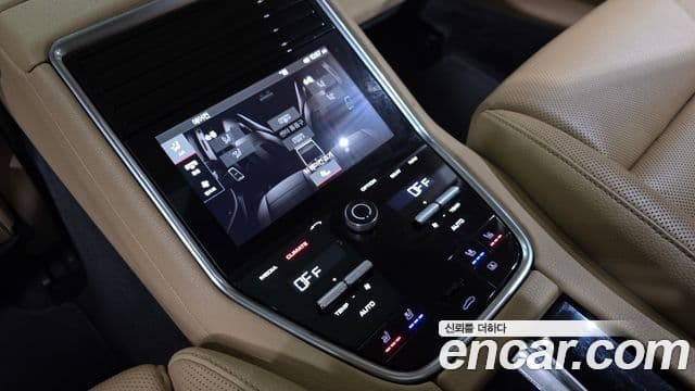 Porsche Panamera 2018 — Photo 20/33