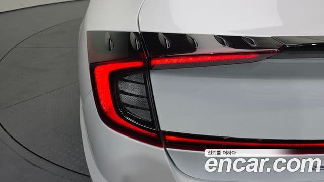 Hyundai Sonata Hybrid 2021 — Photo 32/35