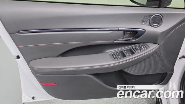 Hyundai Sonata Hybrid 2021 — Photo 34/35