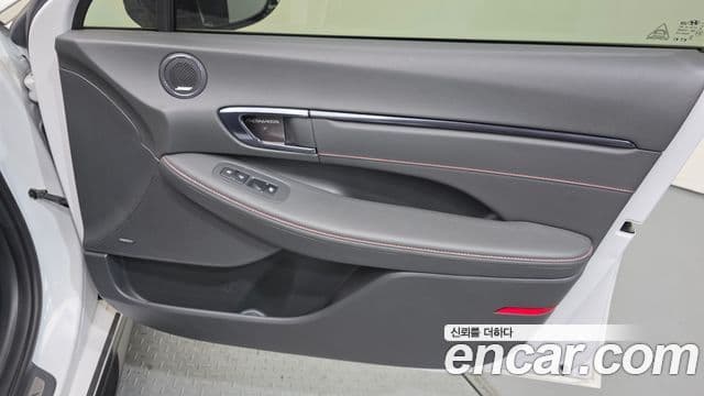 Hyundai Sonata Hybrid 2021 — Photo 8/35