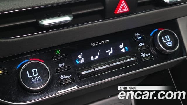 Hyundai Sonata Hybrid 2021 — Photo 21/35