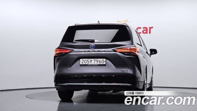 Toyota Sienna 2023 — Şəkil 2/20