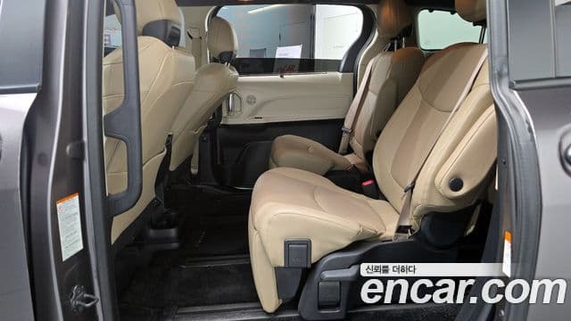 Toyota Sienna 2023 — Şəkil 9/20
