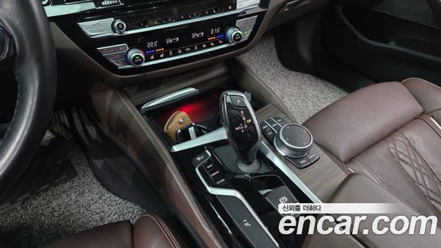 BMW 5 Series 2020 — Şəkil 9/20