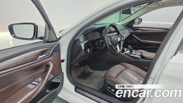 BMW 5 Series 2020 — Şəkil 10/20