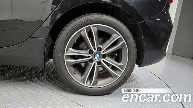 BMW 1 Series 2021 — Şəkil 14/30